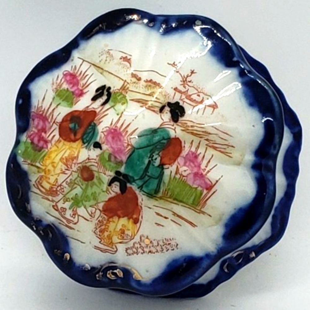 Blue Cobalt White Vintage Garden Geisha Kutani Ware Porcelain Lidded Trinket Box